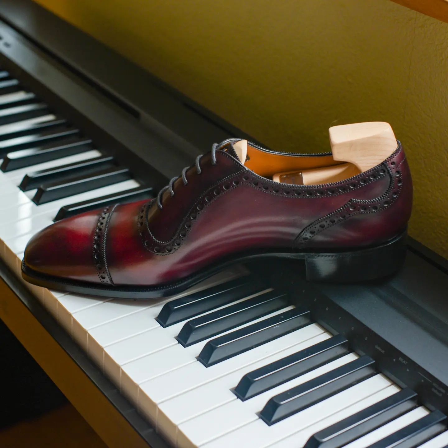 Red-brown fashion lace-up business formal leather shoes