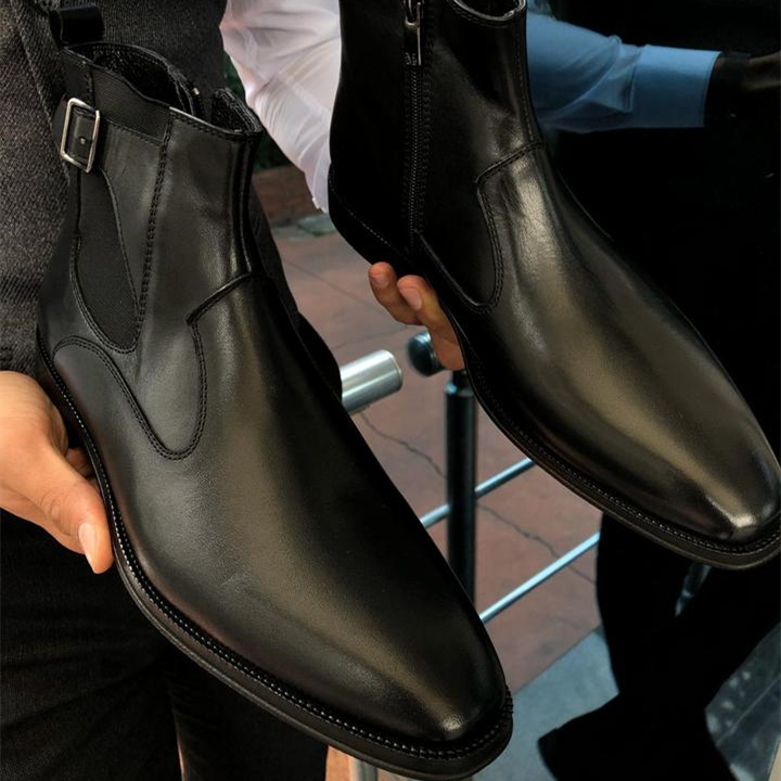 BLACK CLASSIC CHELSEA WITH BUCKLE DETAIL